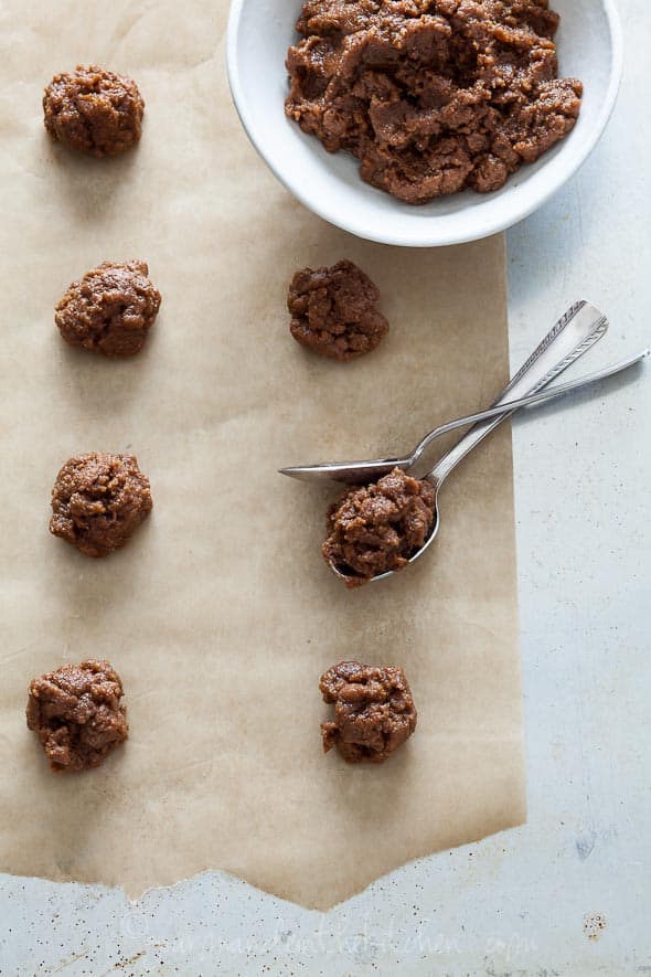 ginger cookie, molasses cookie, ginger molasses cookie