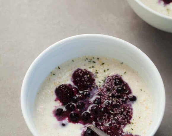 COCONUT PORRIDGE WITH BERRY SAUCE (GRAIN-FREE, PALEO) Start the day off right with a hearty and sustaining bowl of grain-free coconut porridge topped with a quick blackberry, blueberry sauce.