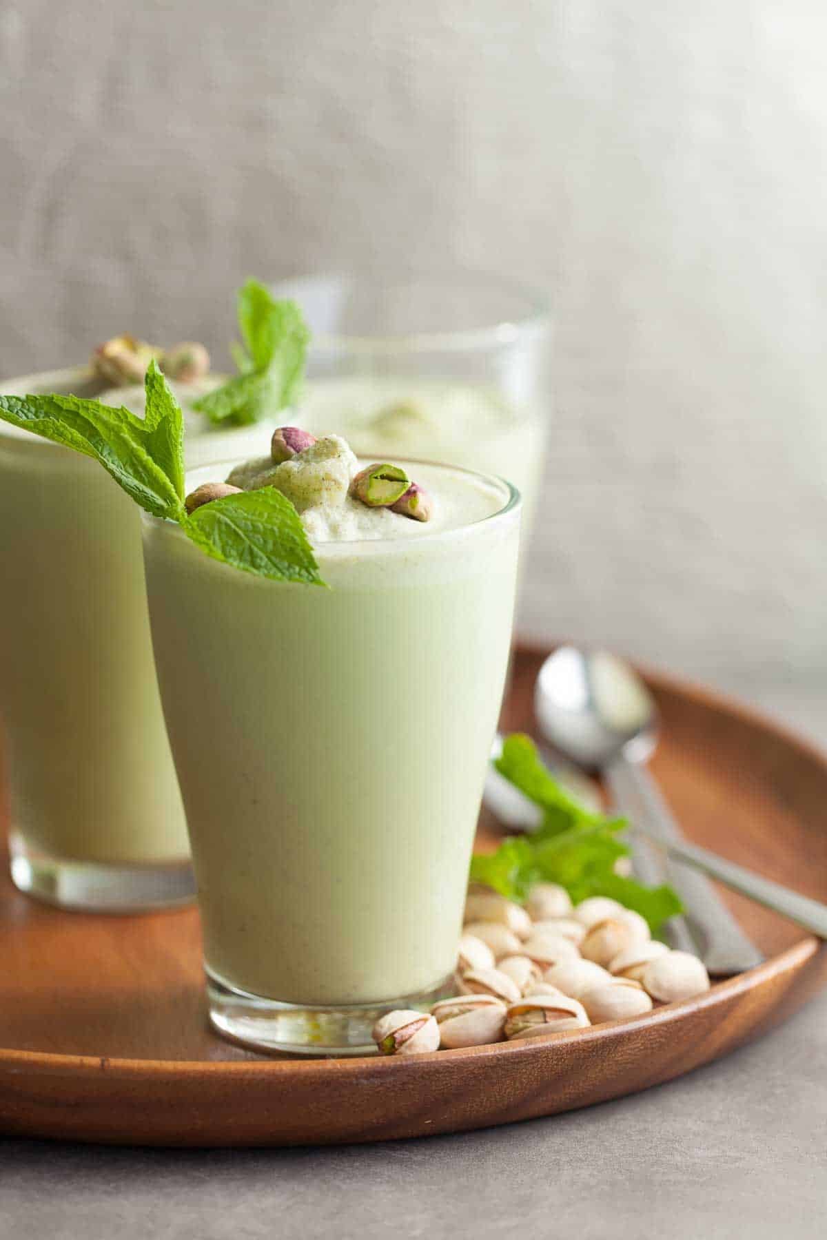 Blender Iced Matcha Latte - The Hint of Rosemary