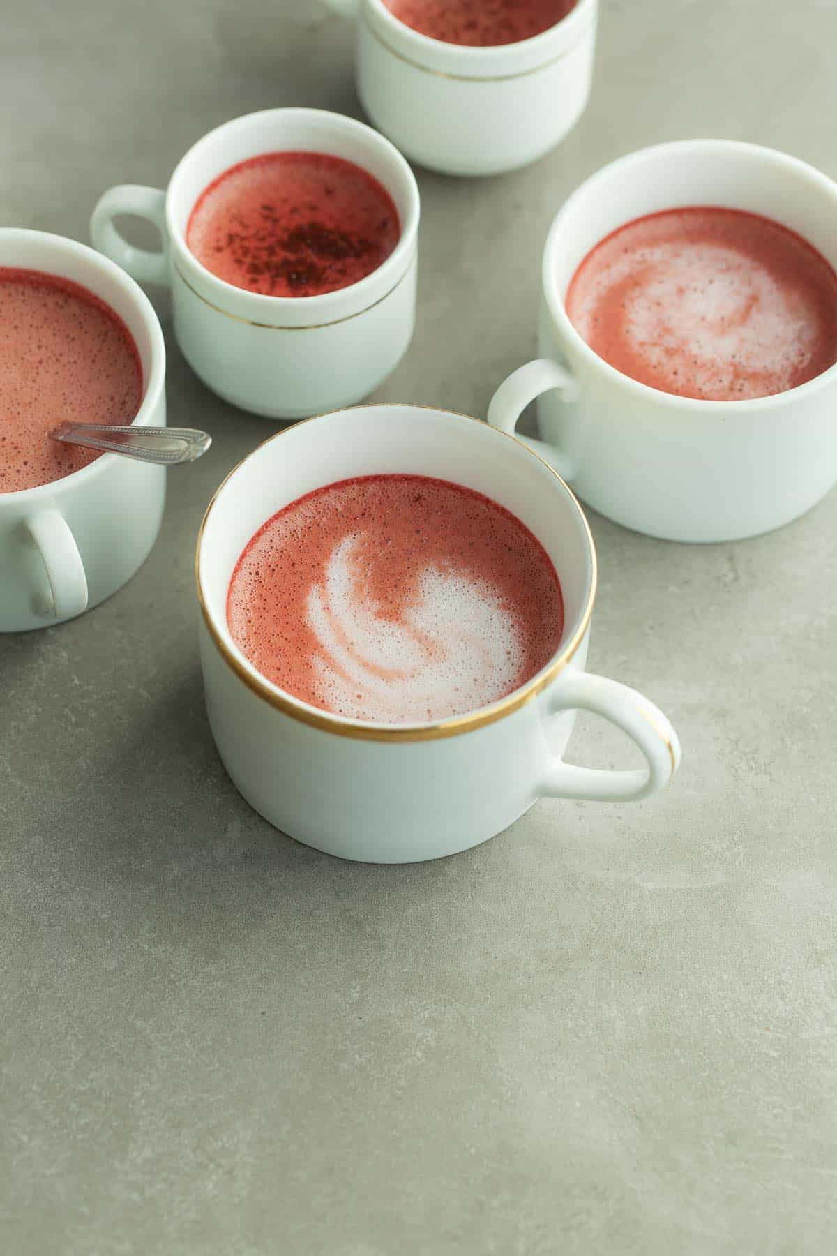 Red Velvet Tea Latte in Mugs