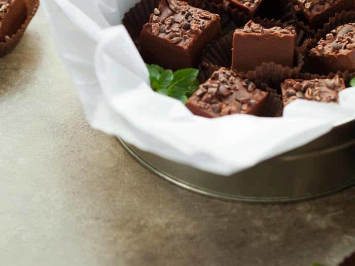 Easy 5 Minute Vegan Chocolate Peppermint Fudge