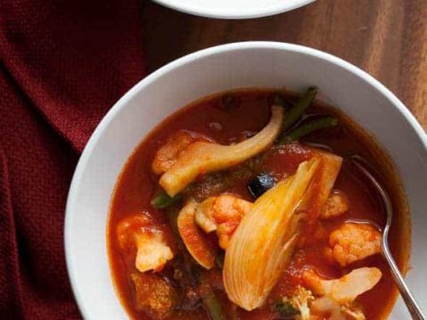 Quick Spicy Tomato Soup (Vegan)