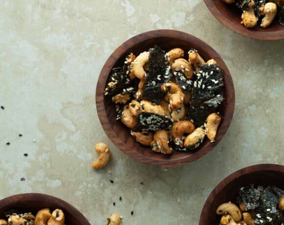 Sesame Roasted Cashews in Snack Bowls
