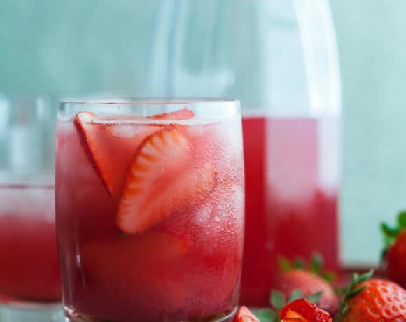 Strawberry Iced Tea in Glass with Sliced Strawberries