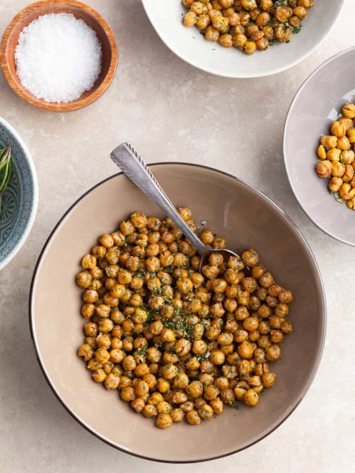 Mediterranean Roasted Chickpeas in Bowl