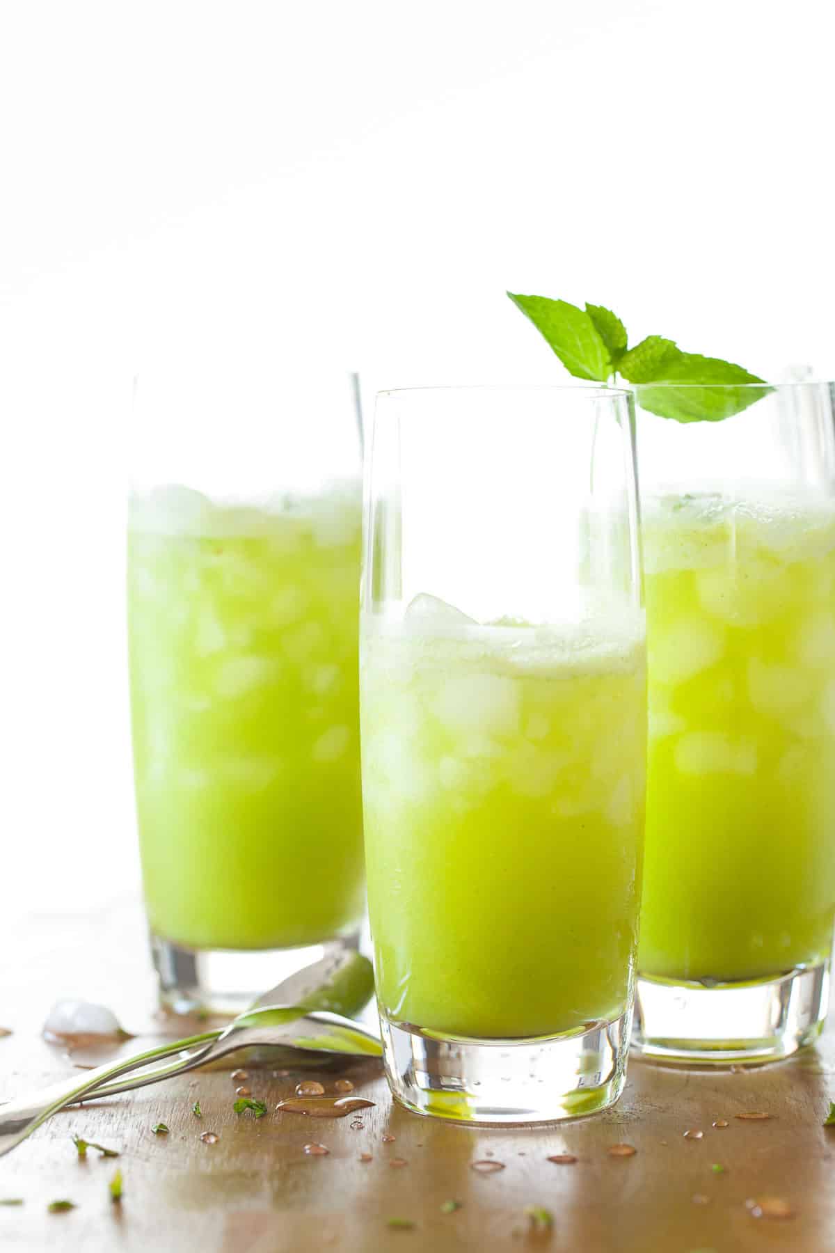 pineapple mint juice in glasses with mint garnish